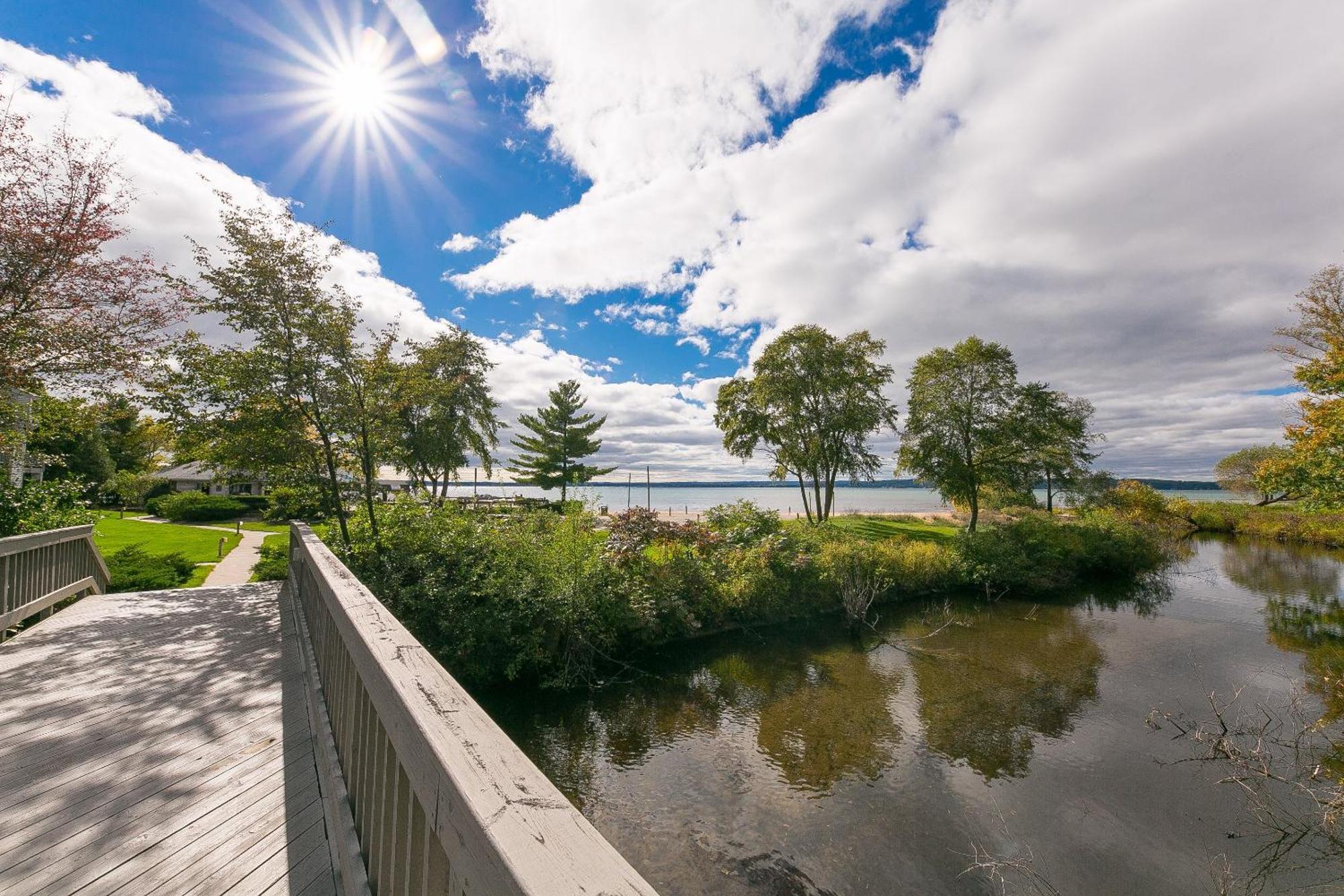 Beautiful Lake View Studio Condo At The Shores 트래버스 시티 외부 사진